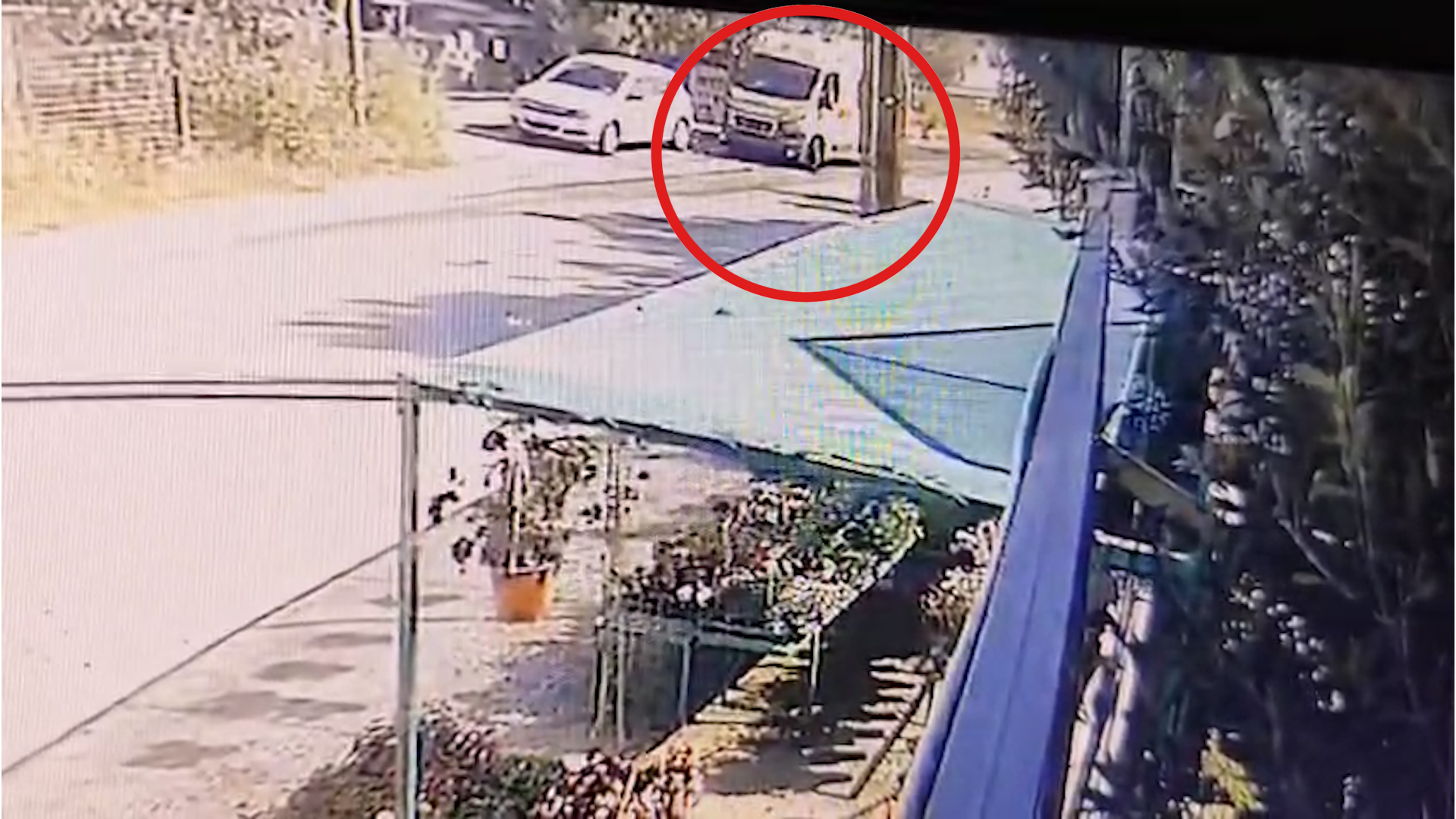 Κορωπί: Η στιγμή που ο δράστης χτυπάει με την πέτρα τον 57χρονο που κινδυνεύει να χάσει το μάτι του – Νέο βίντεο ντοκουμέντο