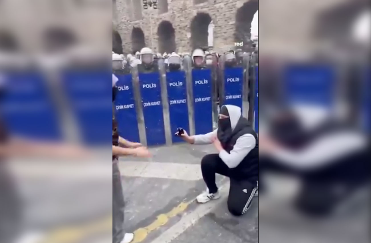 Κωνσταντινούπολη: Πρόταση γάμου από διαδηλωτή στην αγαπημένη του εν μέσω επεισοδίων και μπροστά στις ασπίδες των αστυνομικών