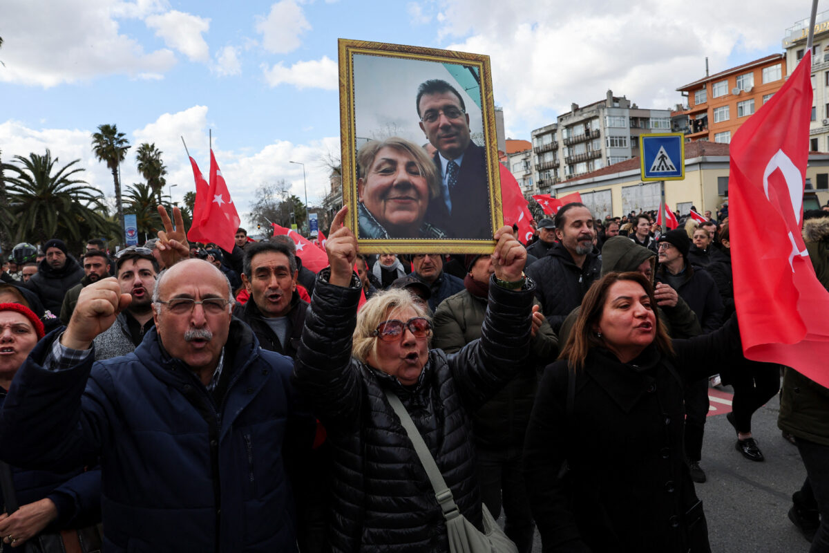 Διαδηλώσεις υπέρ του Ιμάμογλου σε όλη την Τουρκία