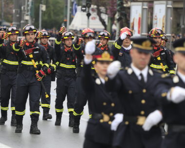 Πυροσβέστες στη στρατιωτική παρέλαση της 25ης Μαρτίου