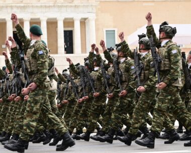 Στρατιωτική παρέλαση