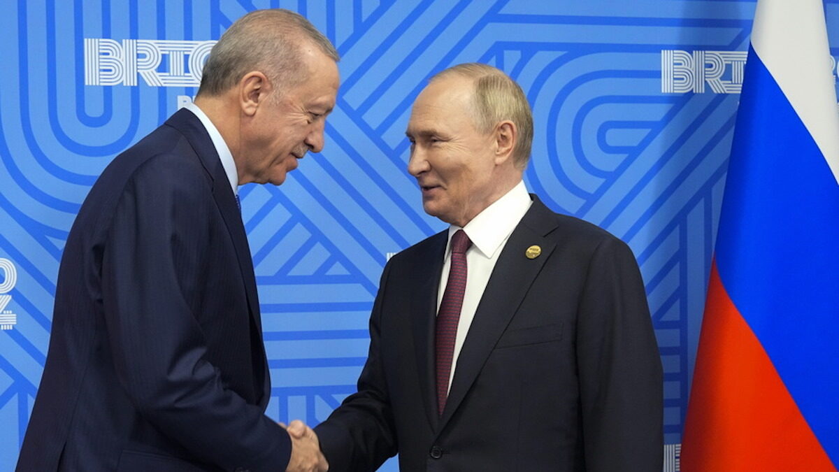 Ο πρόεδρος της Τουρκίας Ρετζέπ Ταγίπ Ερντογάν με τον πρόεδρο της Ρωσίας Βλαντιμίρ Πούτιν