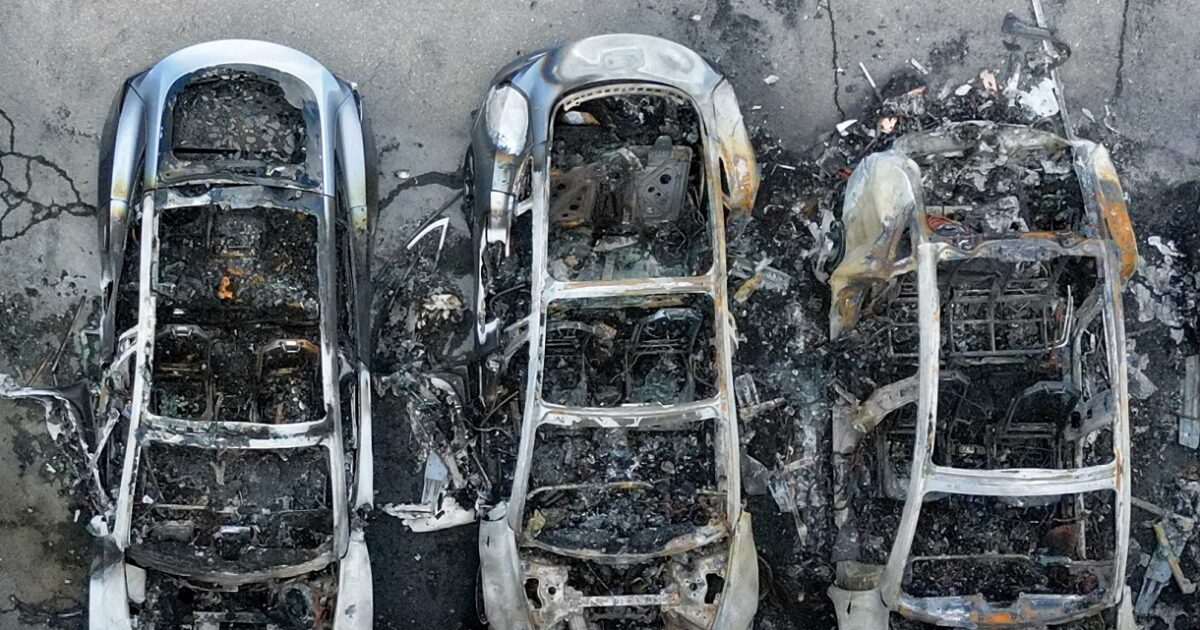 Fire in Tesla dealership in Rome – 17 cars were completely burned