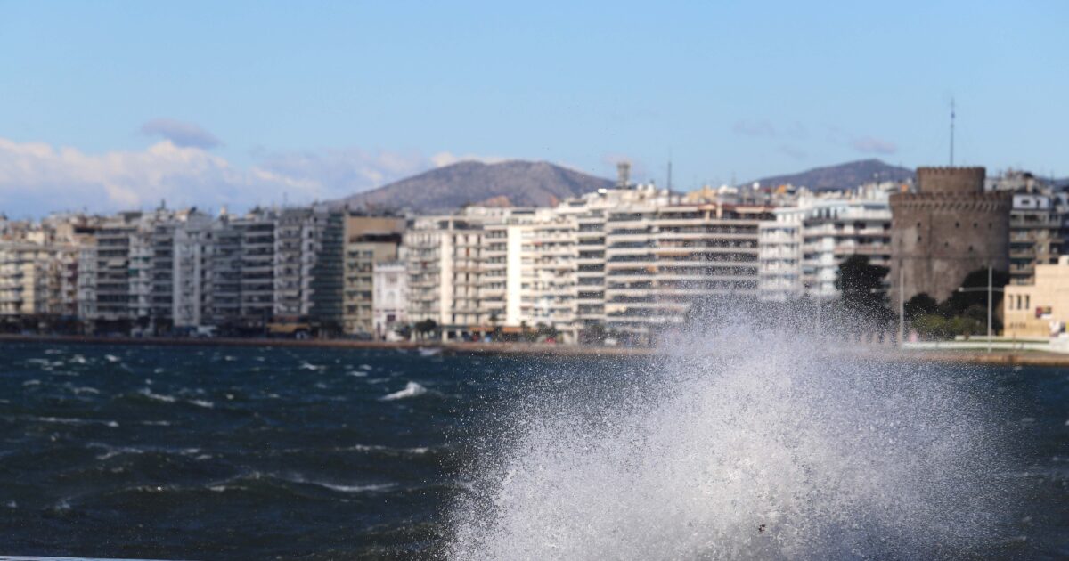 Thessaloniki: Woman was recovered without her senses by Thermaikos