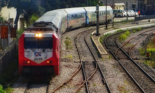 Τρένο σε δρομολόγιο