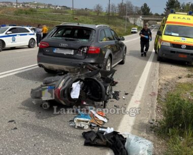 Ένας σοβαρά τραυματίας από τη σύγκρουση ΙΧ με μηχανάκι στη Λαμία