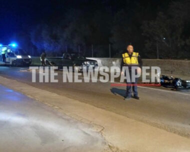 Συντρίμμια μηχανής μετά από τροχαίο στον Βόλο