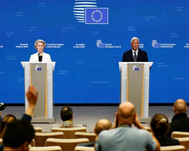 Η πρόεδρος της Ευρωπαϊκής Επιτροπής Ούρσουλα Φον ντερ Λάιεν και ο πρόεδρος του Ευρωπαϊκού Συμβουλίου Αντόνιο Κόστα σε συνέντευξη Τύπου στις Βρυξέλλες
