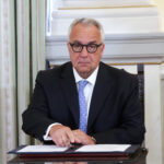 Ο Μάκης Βορίδης υπογράφει μετά την ορκωμοσία