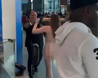 Γυναίκα σε κατάσταση αμόκ στο αεροδρόμιο του Ντάλας