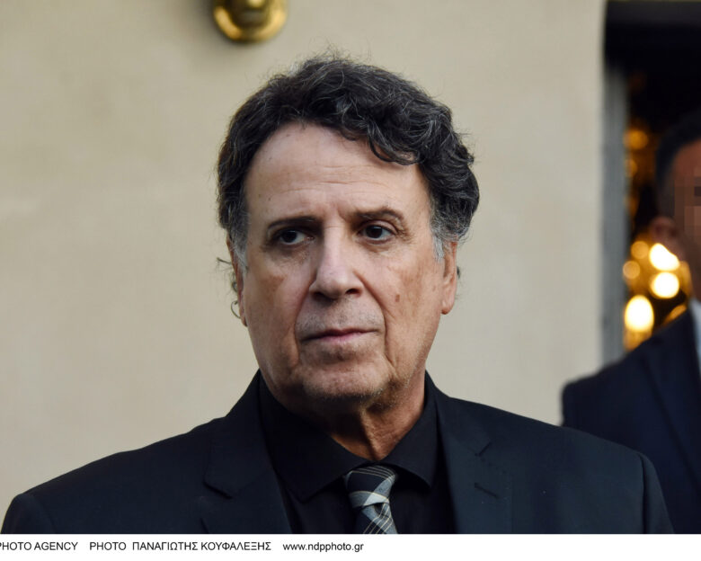 Χάρης Ρώμας για Καφέ της Χαράς: «Ο Γιάννης Λάτσιος μου είχε πει γιατί να κάνω ένα έργο σε χωριό και όχι κάτι σαν το Κωνσταντίνου και Ελένης»