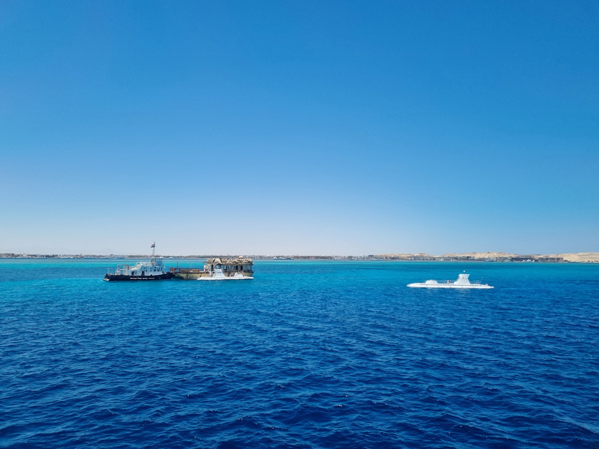 Υποβρύχια σκάφη στη θάλασσα