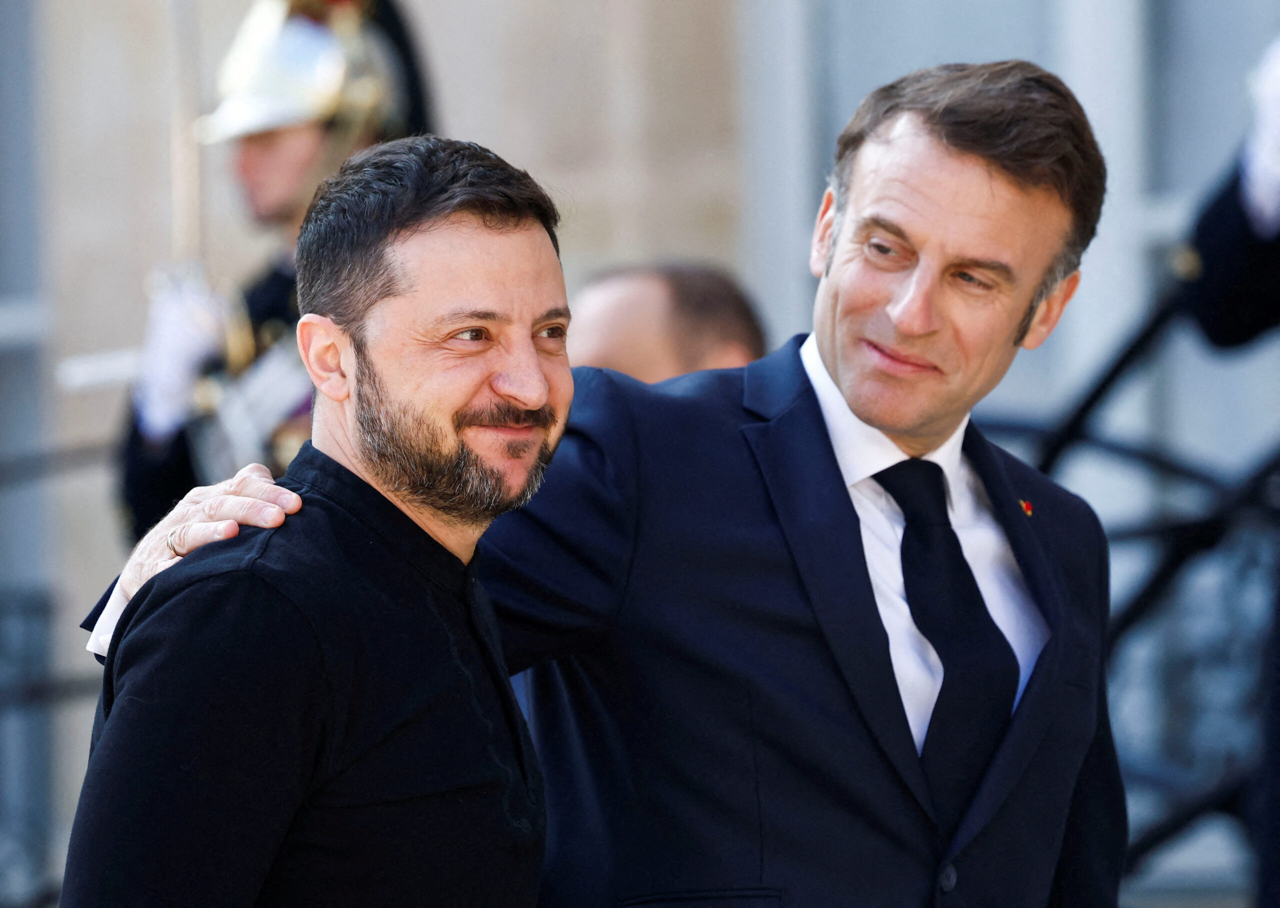 Ο Βολοντίμιρ Ζελένσκι και ο Εμανουέλ Μακρόν