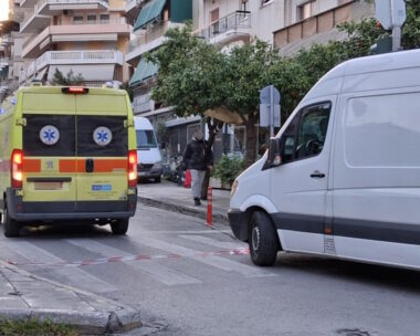 Ασθενοφόρο στον δρόμο
