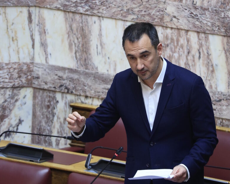Επιστολή Χαρίτση σε Κακλαμάνη: «Να αποκαταστήσετε την τρωθείσα συνταγματική τάξη και την κοινοβουλευτική νομιμότητα»