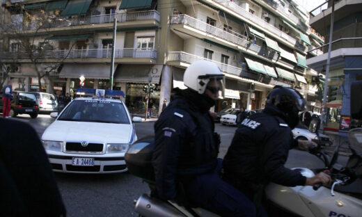 Αστυνομικοί στη διάρκεια καταδίωξης