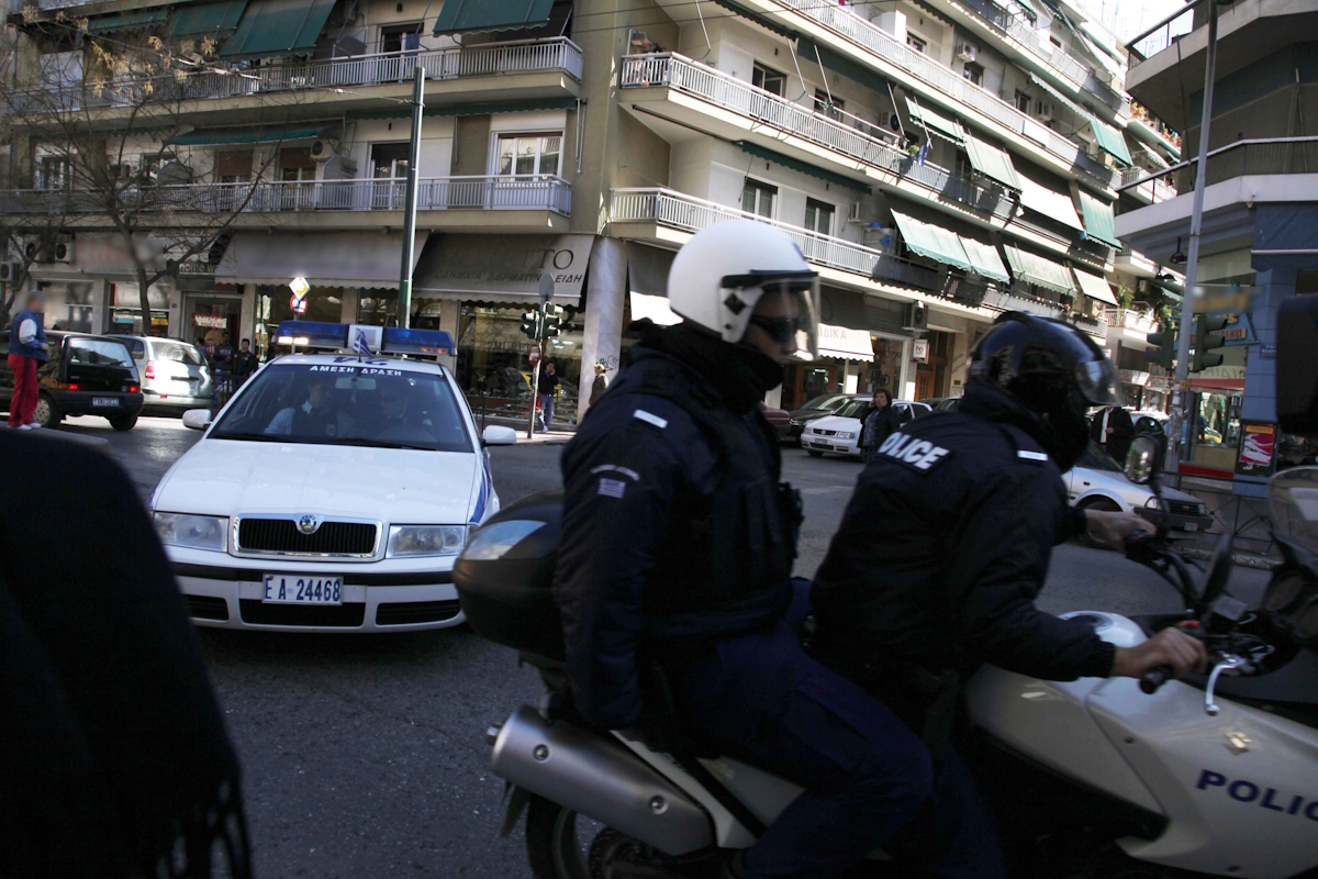 Αστυνομικοί στη διάρκεια καταδίωξης