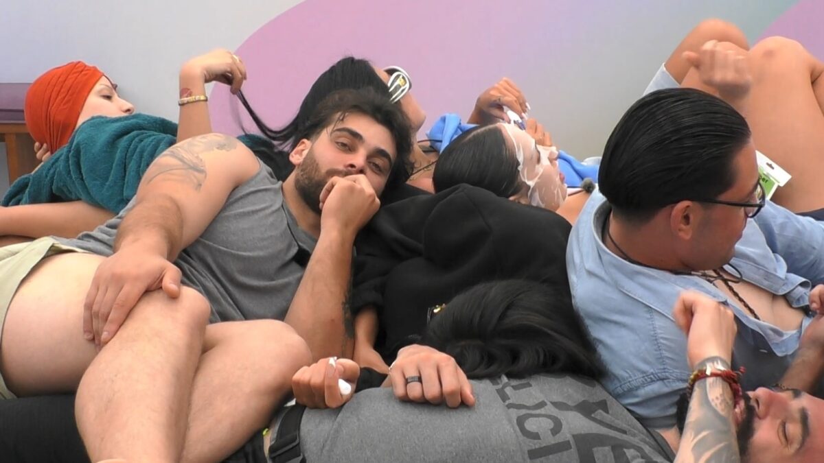 Οι παίκτες του Big Brother σε στιγμές χαλάρωσης