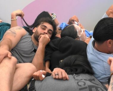 Οι παίκτες του Big Brother σε στιγμές χαλάρωσης