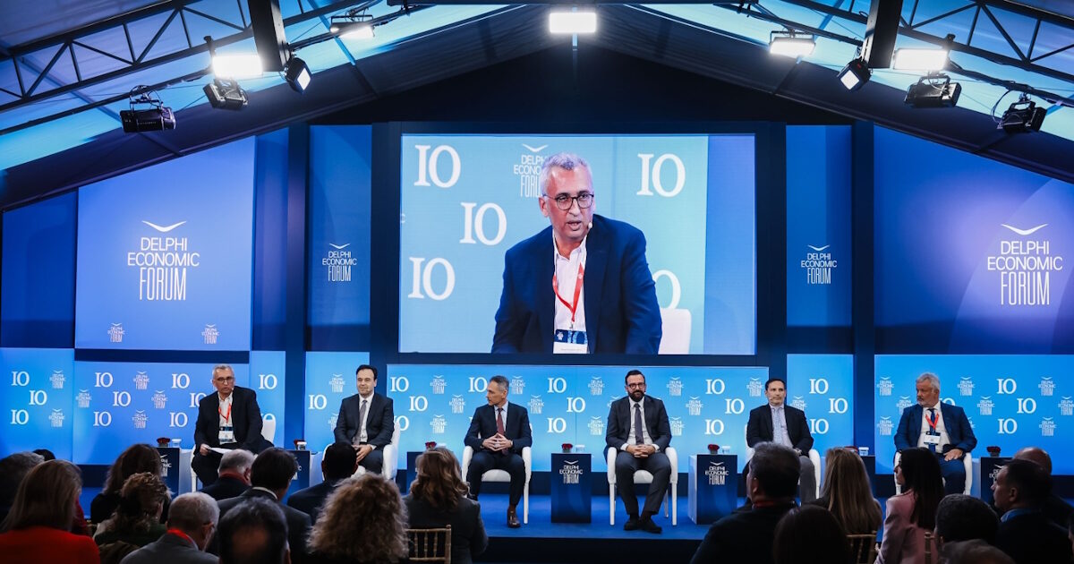 Delphi Forums: Facing challenges and utilizing opportunities in artificial intelligence