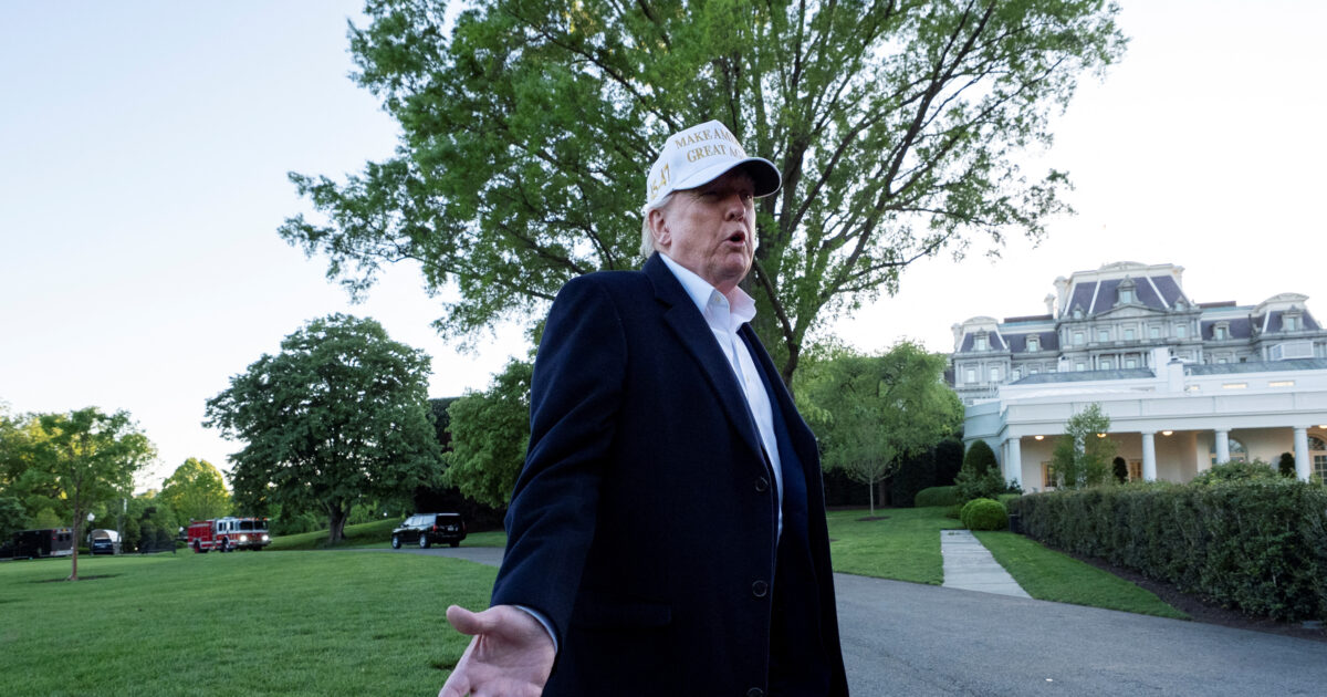 Donald Trump furious with Jeff Bezos’ Amazon – will show a “duty price” on her products