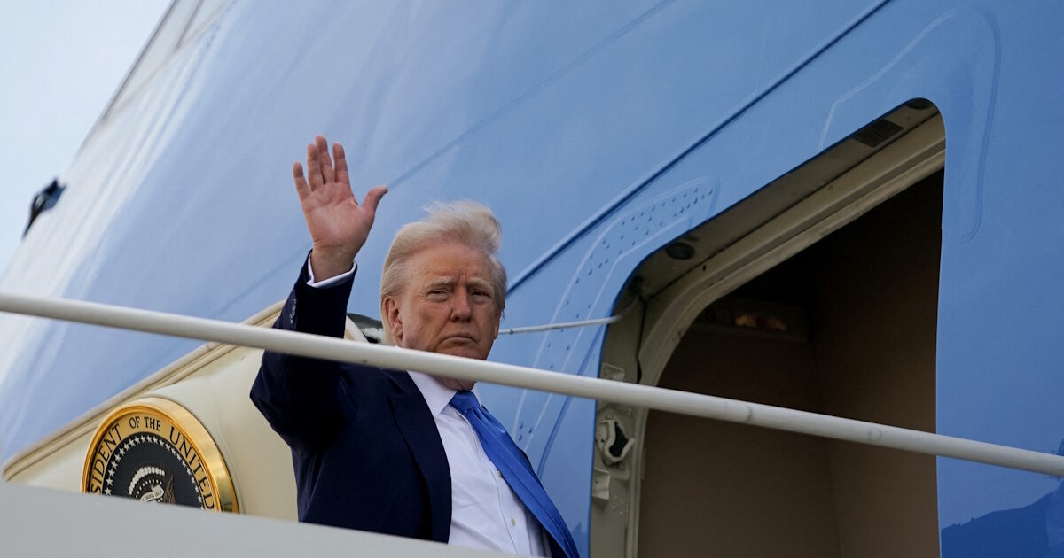Associated Press: Trump will pay $ 1,000 to paperless immigrants to leave the US