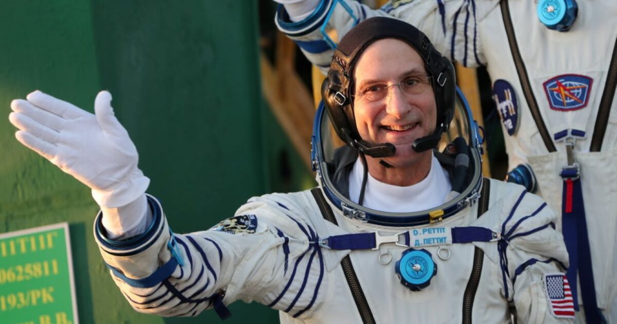 NASA: On the day of his 70th birthday, the oldest astronaut returned to Earth