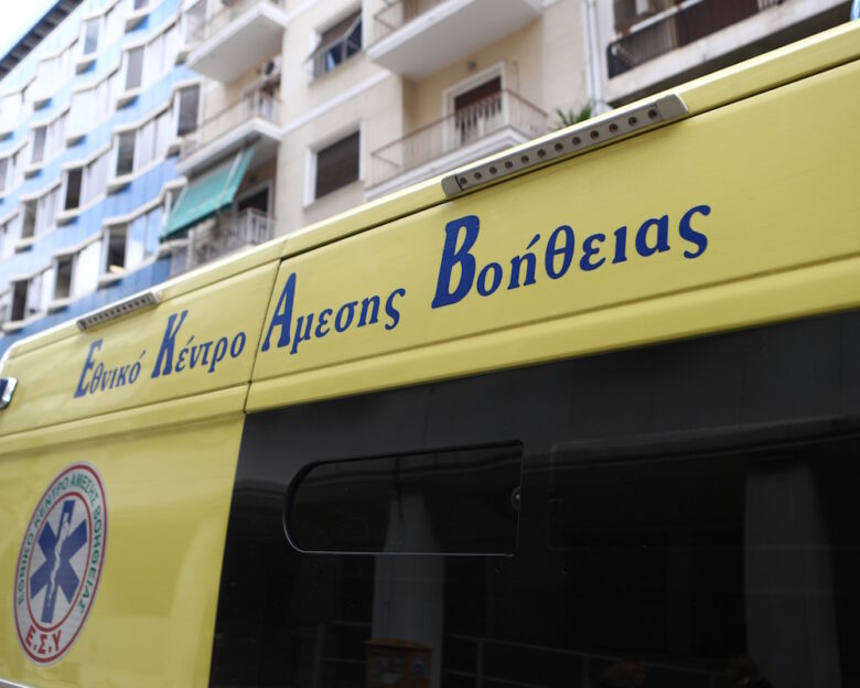 Πρέβεζα: Τροχαίο ατύχημα με 3 τραυματίες – Αυτοκίνητο παραβίασε το Stop και συγκρούστηκε με διερχόμενο ΙΧ