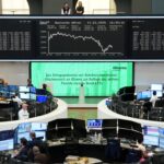 Δείκτες τιμών των γερμανικών μετοχών απεικονίζονται στο χρηματιστήριο της Φρανκφούρτης