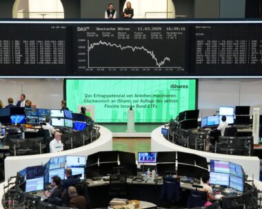 Δείκτες τιμών των γερμανικών μετοχών απεικονίζονται στο χρηματιστήριο της Φρανκφούρτης