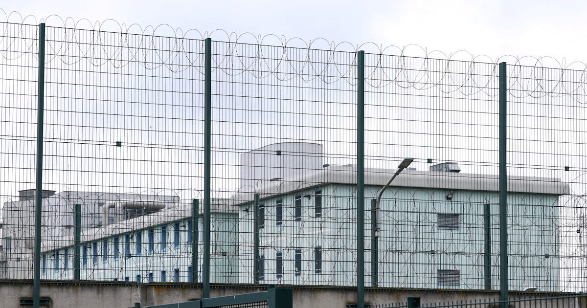 Britain: Prisoner of Flert