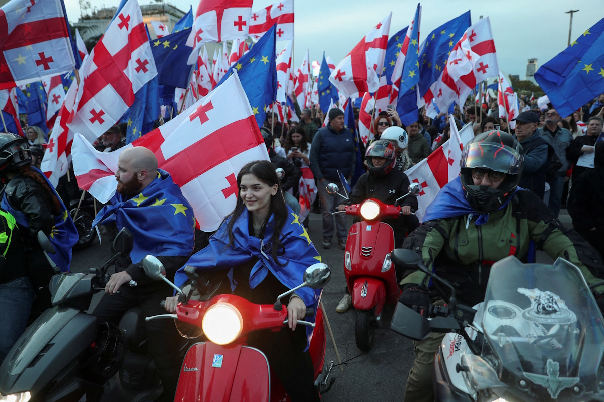Διαδηλωτές φιλοδυτικών και φιλοευρωπαϊκών ομάδων της αντιπολίτευσης της Γεωργίας
