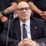 Ο πρώην παραγωγός ταινιών Harvey Weinstein στο δικαστήριο του Μανχάταν στη Νέα Υόρκη