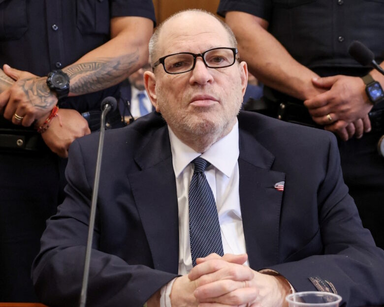 Ξανά σε δίκη ο Χάρβεϊ Γουάινστιν για σεξουαλική κακοποίηση – «Όσο περισσότερο αντιστέκονταν τα θύματά του, τόσο πιο βίαιος γινόταν»