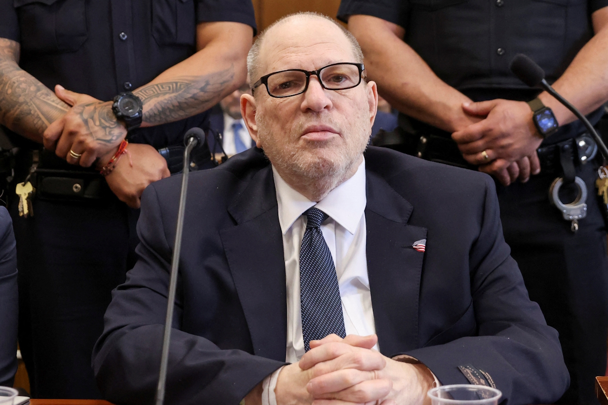 Ο πρώην παραγωγός ταινιών Harvey Weinstein στο δικαστήριο του Μανχάταν στη Νέα Υόρκη