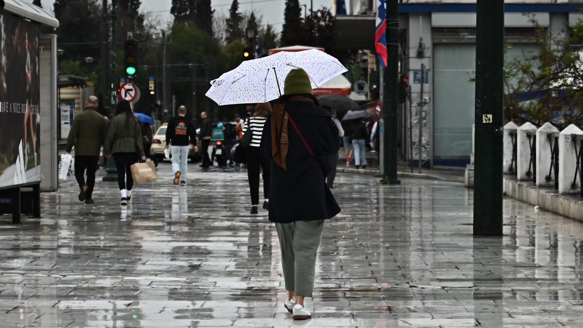 Βροχή στο κέντρο της Αθήνας
