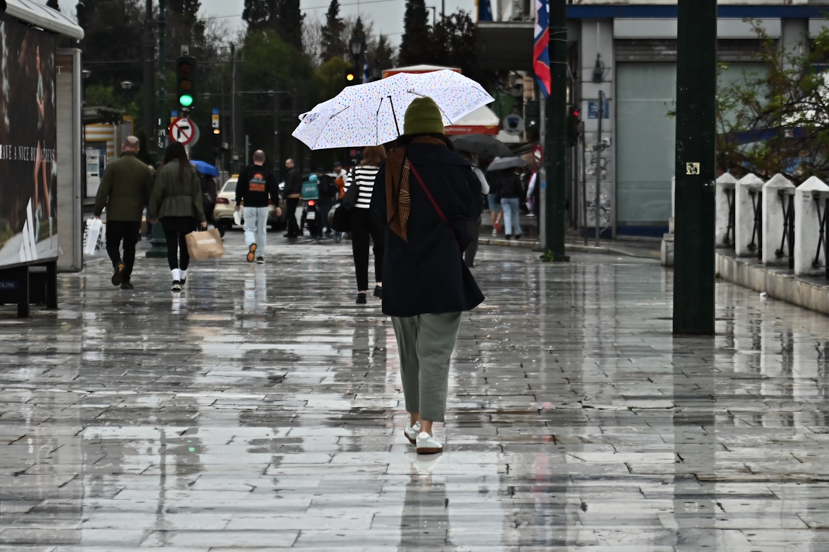 Βροχή στο κέντρο της Αθήνας