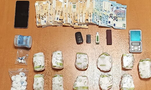 «Τσάκωσαν» 34χρονο που έκρυβε 2,5 κιλά κοκαΐνης κάτω από το τιμόνι του αυτοκινήτου του