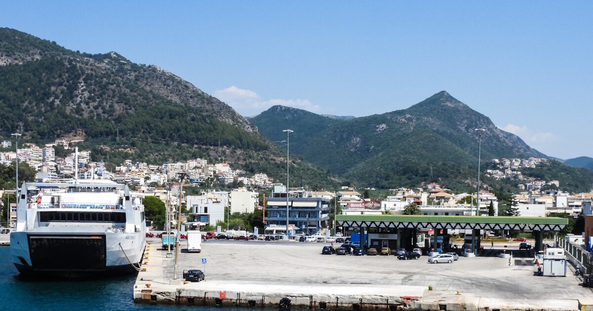 Ship passenger attacked a student who returned from a school trip to Italy