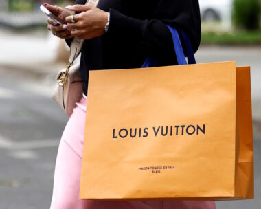 Τσάντα Louis Vuitton στο Παρίσι