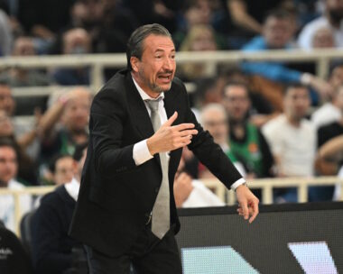 Ο προπονητής της Εφές, Λούκα Μπάνκι