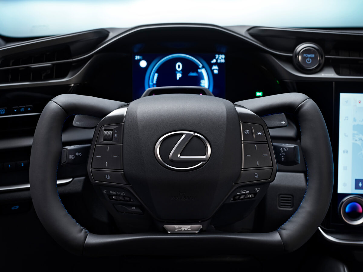 Lexus RZ