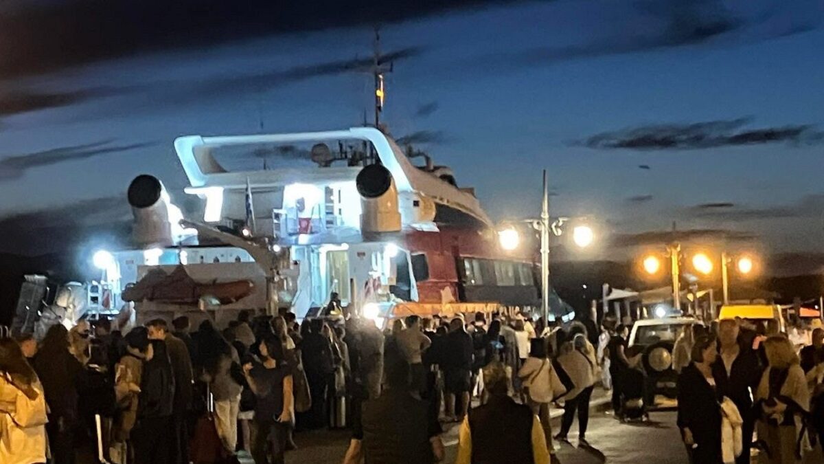 Έρευνες για εκρηκτικά σε πλοίο