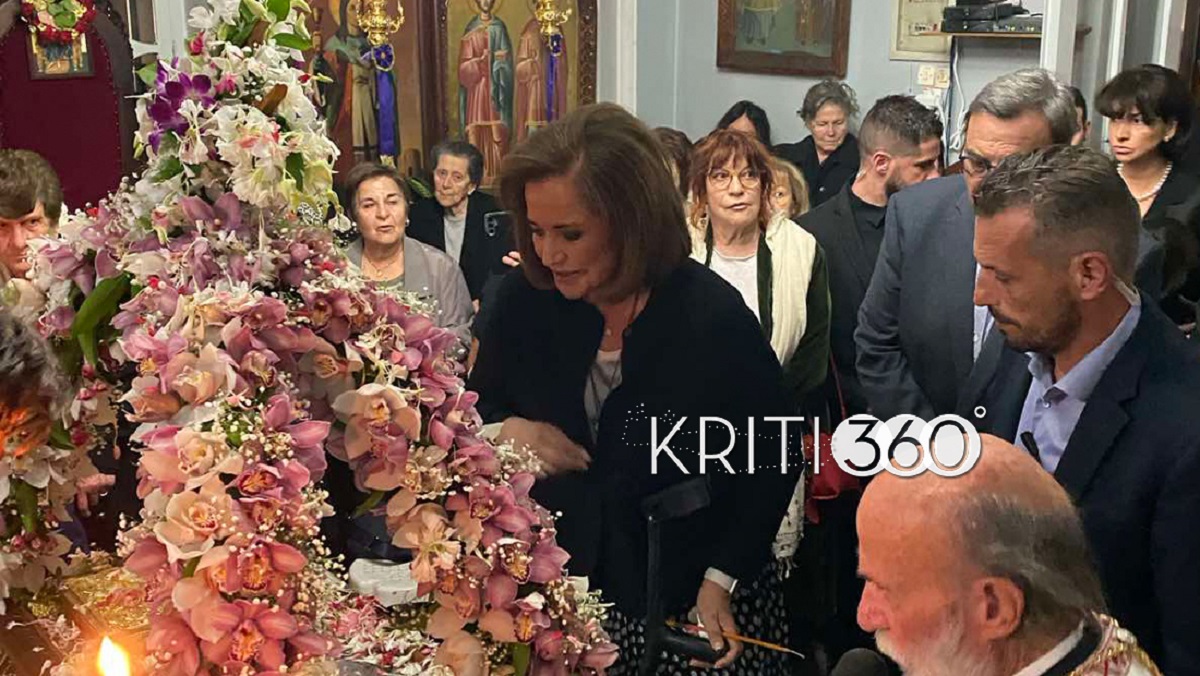 Σε εκκλησία των Χανίων τη Μεγάλη Παρασκευή η Ντόρα Μπακογιάννη
