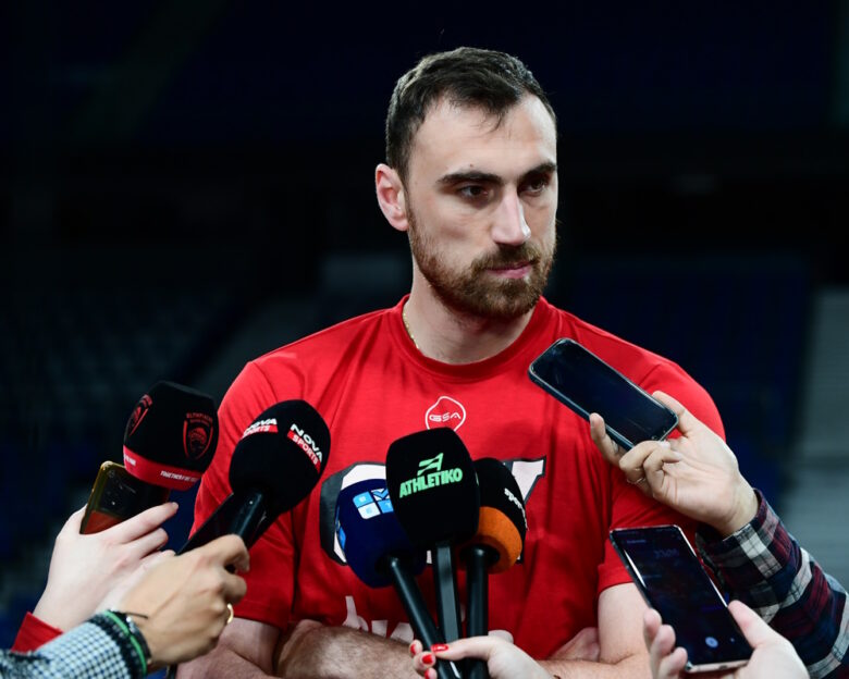Μιλουτίνοφ για το game 4 του Ολυμπιακού: «Αν θες να νικήσεις τη Ρεάλ στη Μαδρίτη πρέπει να παίξεις πιο συγκεντρωμένα»