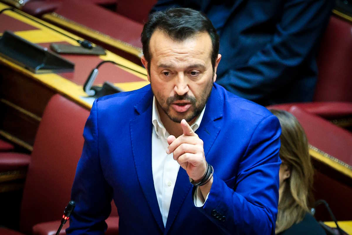 Ο κοινοβουλευτικός εκπρόσωπος του ΣΥΡΙΖΑ και πρώην Υπουργός, Νίκος Παππάς στη διάρκεια συζήτησης στην Ολομέλεια της Βουλής