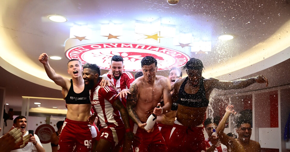 Olympiacos: The frantic festivities in the locker room for the 48th championship, through the red and white sides
