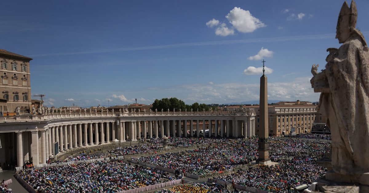 Pope Francis: Two hours waiting for the pilgrimage of tens of thousands of believers in his grave