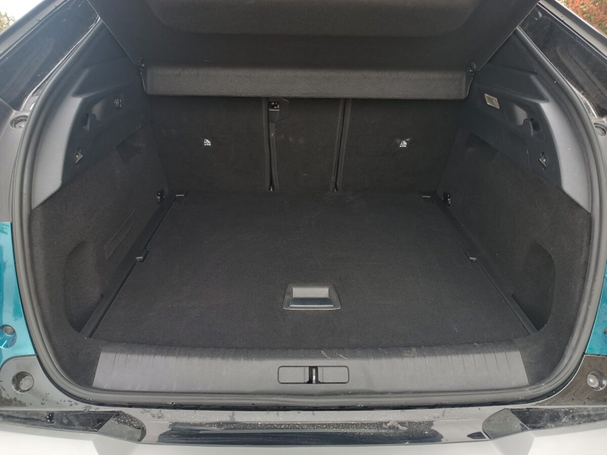Peugeot e-3008 211hp