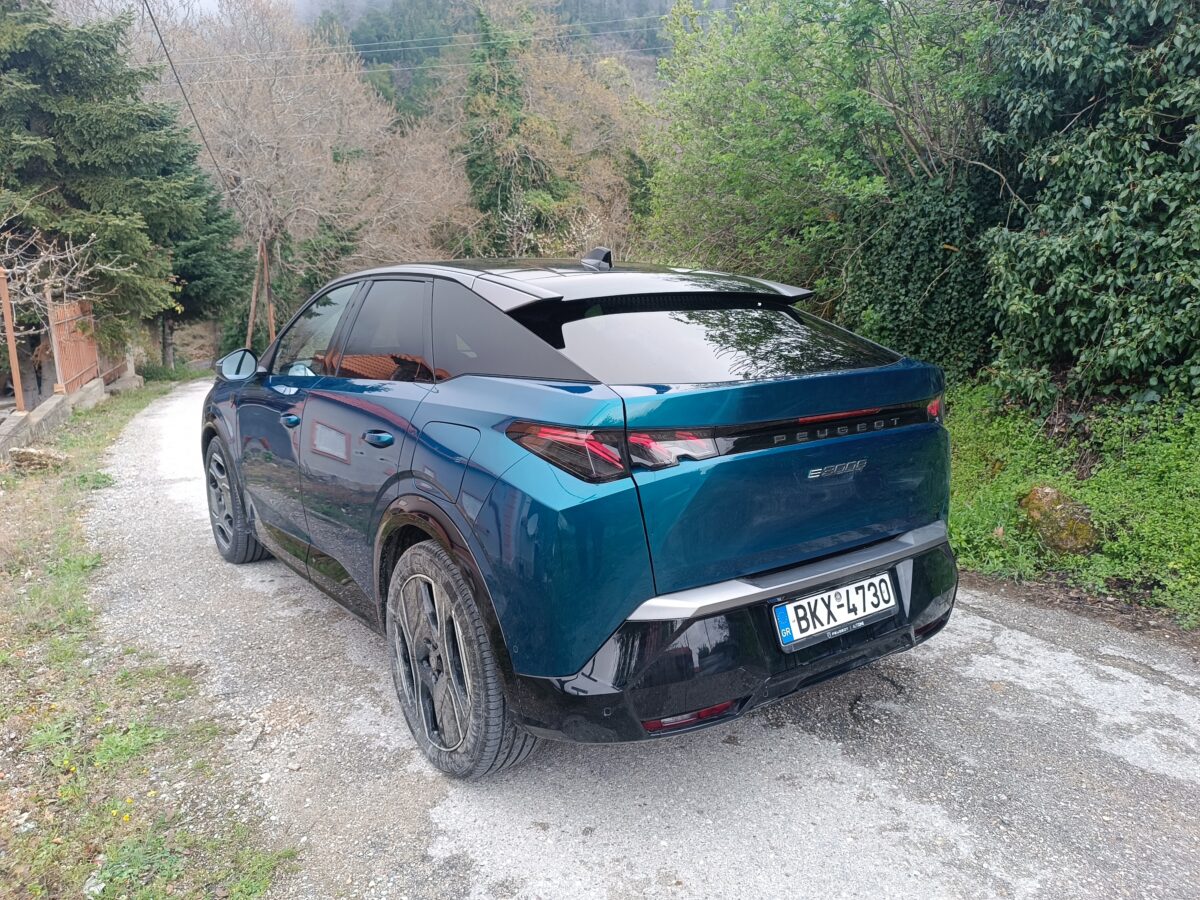 Peugeot e-3008 211hp